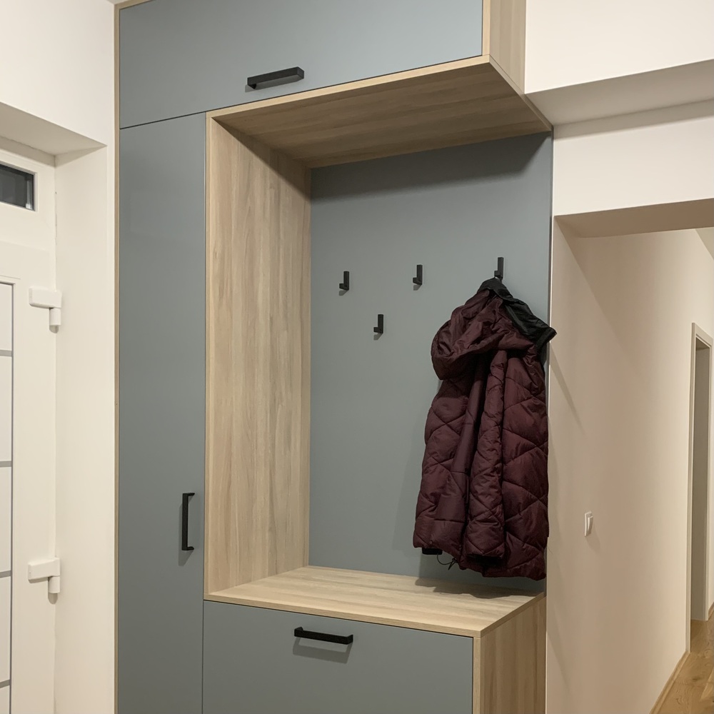 Karakteres Fekete Fogantyúval, Fogassal