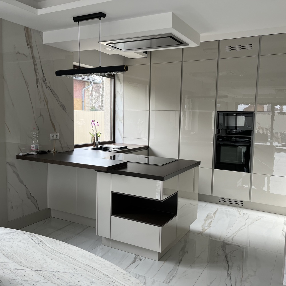 Fényes Akril Fronttal