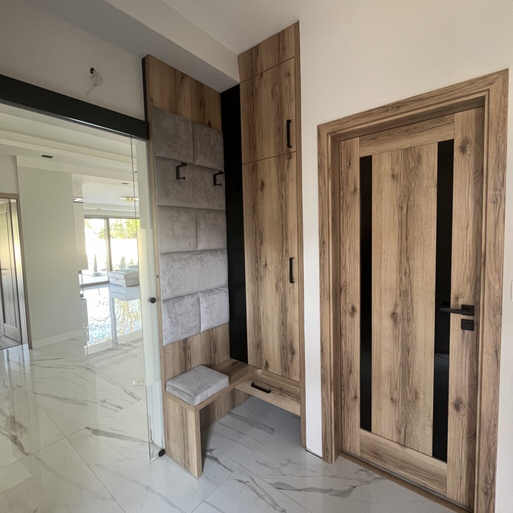 Fekete és Tölgy Színekkel