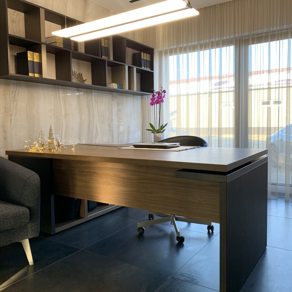 L Alakú Íróasztallal