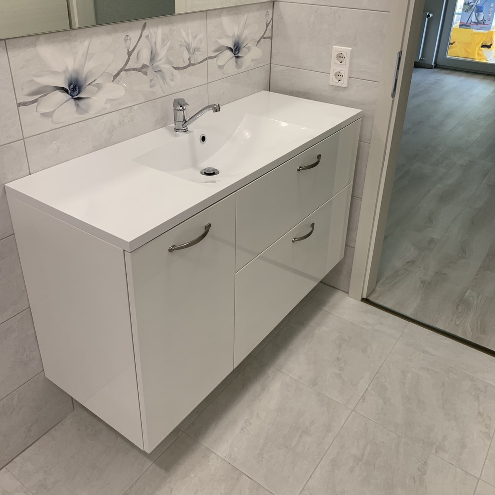 Függesztett, Fiókos, Szennyestartós Szekrény